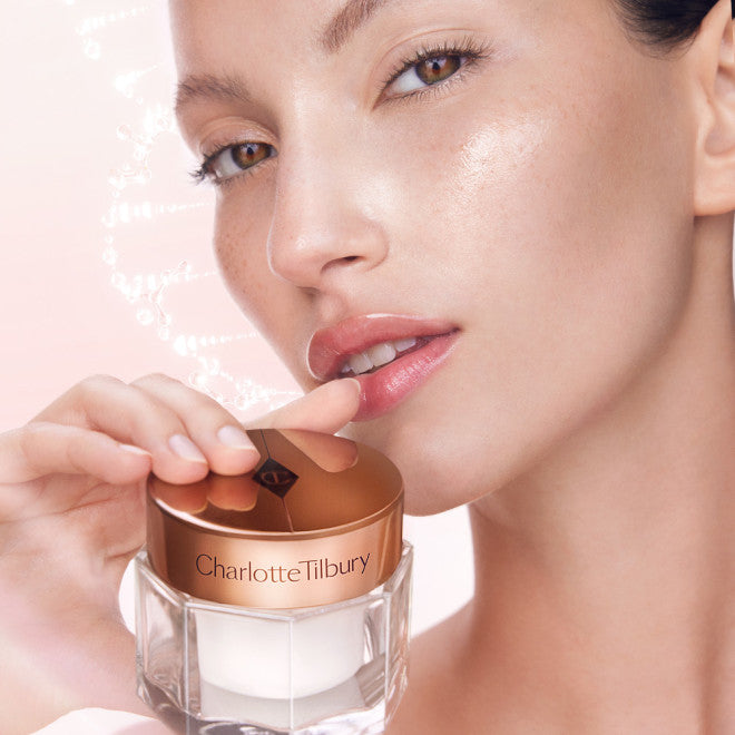 Magic Cream Moisturizer with Hyaluronic Acid 15ml - Charlotte Tilbury.